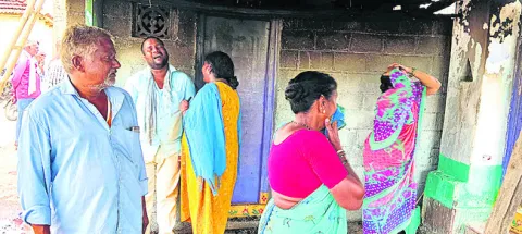 గూడు చెదిరింది..గుండె పగిలింది