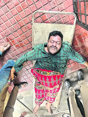 జీవీఎంసీ ఉద్యోగి ఆకస్మిక మృతి 