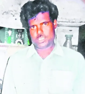 అదుపు తప్పిన ద్విచక్రవాహనం