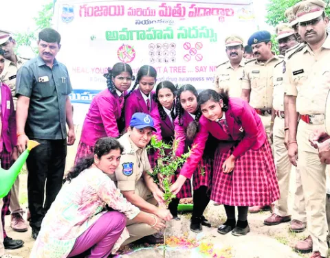 మాదక ద్రవ్యాల జోలికి వెళ్లొద్దు 