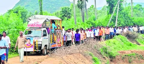 మిత్రుడిని పరామర్శించిన కాసేపటికే.. 