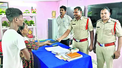 అరగంటలో దొరికిన సెల్‌ ఫోన్‌ 