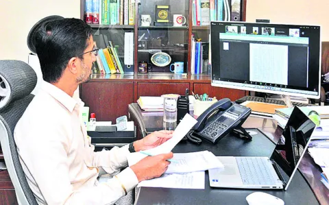 షెడ్ల నిర్మాణాలు  పూర్తి చేయండి 