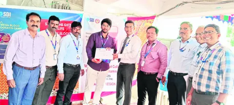 ఎస్‌బీఐ ఆధ్వర్యాన రక్తదానం