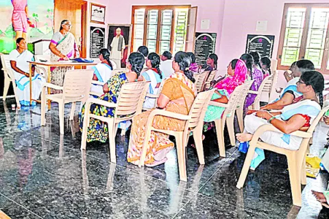 ఆశ వర్కర్లపై రాజకీయ వేధింపులా? 