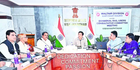 ప్రత్యేక రైలు సౌకర్యం కల్పించాలి 