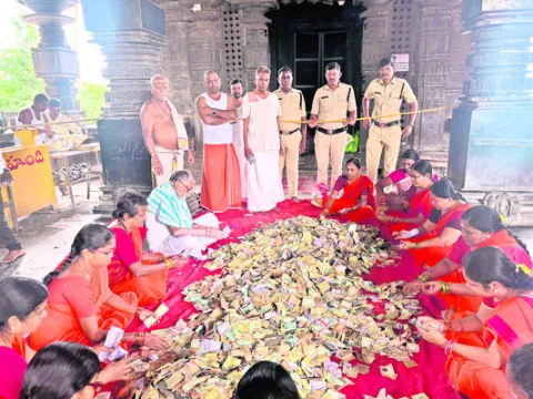 వేయి స్తంభాల ఆలయం ఆదాయం రూ.15,39,722
