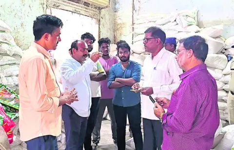 రైస్‌మిల్లుపై విజిలెన్స్‌   అధికారుల దాడులు
