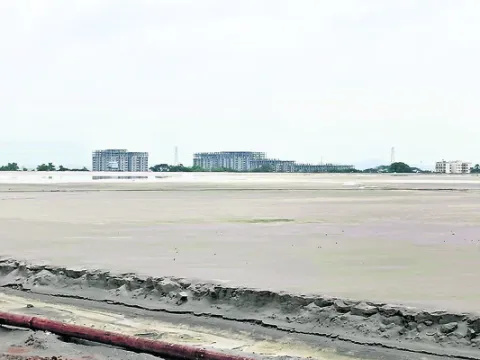 బూడిద.. చెరువుల పాలు..