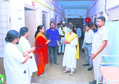 వైద్యులు అందుబాటులో ఉండాలి