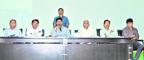 నేటి నుంచి గ్రామాల్లో పారిశుద్ధ్య నిర్వహణ చేపట్టండి 