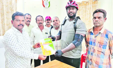 సైకిల్‌ యాత్రికుడు.. పర్యావరణ ప్రేమికుడు 