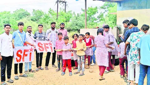 నాణ్యమైన భోజనం అందించాలి