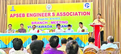 సమస్యలు పరిష్కరించకుంటే సమ్మె బాట
