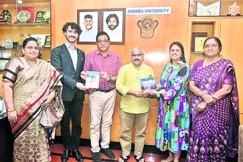 ఏయూలో ఆస్ట్రేలియా కార్నర్‌?