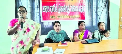 పొదుపు సంఘాల లక్ష్యంలో ప్రభుత్వం విఫలం
