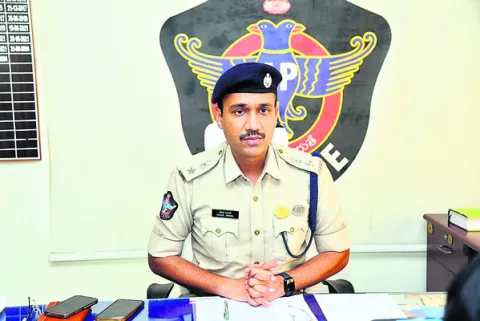గంజాయి వ్యాపారి ఆస్తుల సీజ్‌