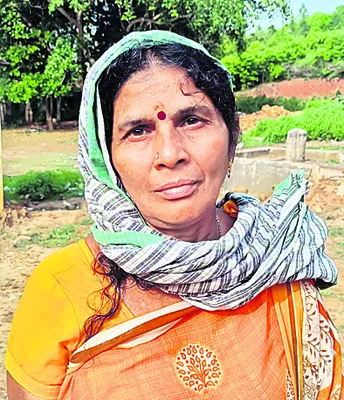 మహిళా భక్తుల ఇబ్బందులు అన్నీ ఇన్నీ కావు 
