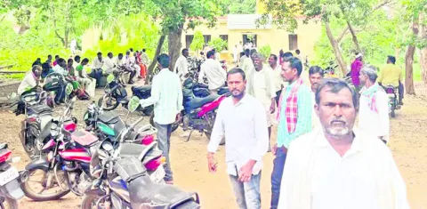 సర్వర్‌ డౌన్‌.. నిలిచిన రిజిస్ట్రేషన్లు