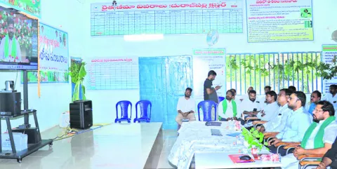 పథకాలు సద్వినియోగం చేసుకోవాలి