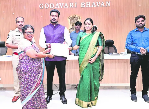 వరదలపై అప్రమత్తంగా ఉండాలి