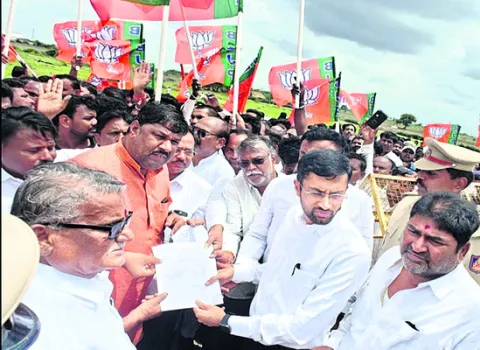 కేంద్ర మంత్రిపై నోరు జారడం తగదు 