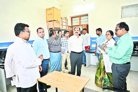 విద్యార్థులకు ఇబ్బందులు లేకుండా చూస్తాం