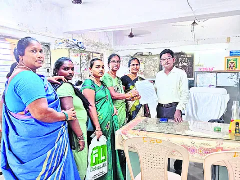 మధ్యాహ్న భోజన కార్మికుల సమస్యలు పరిష్కరించాలి 