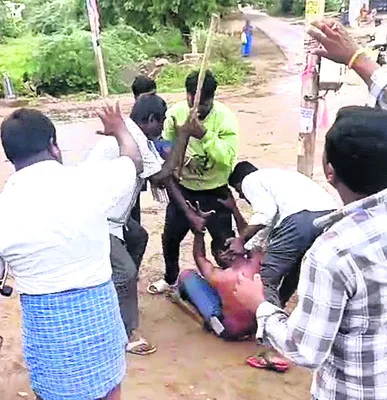 పొలం నుంచి మట్టి వద్దన్నందుకు దాడి
