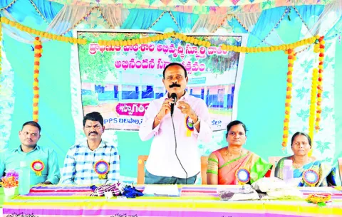 బడుల అభివృద్ధికి సహకారం అవసరం