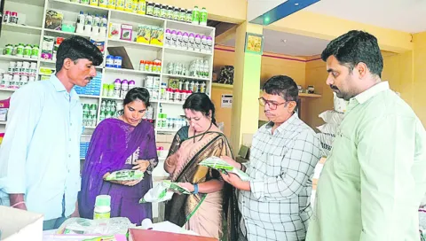 రైతులను మోసం చేస్తే కఠిన చర్యలు 