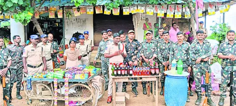 మద్యం, గుట్కా ప్యాకెట్ల స్వాధీనం