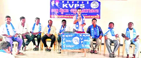 పేదల ఐక్యతను దెబ్బతీస్తున్న కులవ్యవస్థ