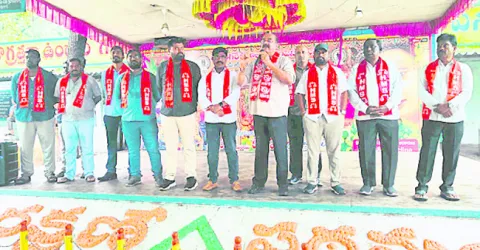 కార్మికులపై వేధింపులు మానుకోవాలి