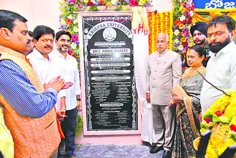 గవర్నర్‌కు ఘన స్వాగతం