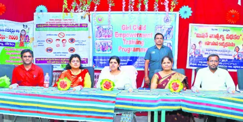 బాల్య వివాహాలతో అనర్థాలు