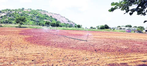 చినుకు రాలక.. మొలక రాక