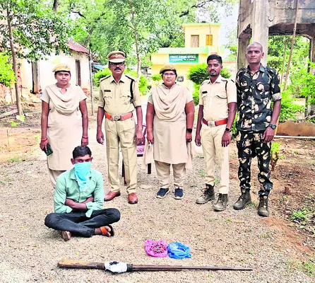 వన్యప్రాణులను వేటాడుతున్న వ్యక్తి అరెస్టు