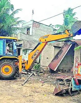 రాజకీయ కక్ష సాధింపు..? 