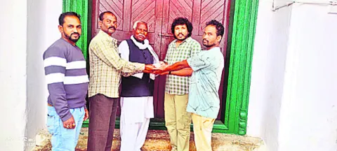 రథం నిర్మాణానికి రూ. ఒకలక్ష విరాళం