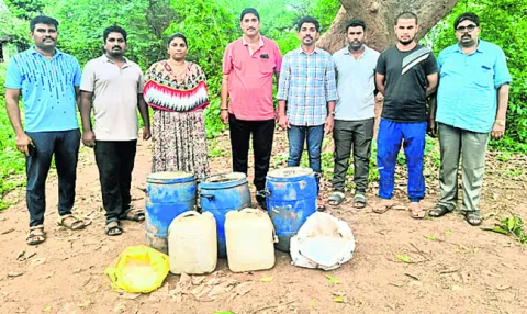నాటుసారా స్వాధీనం 