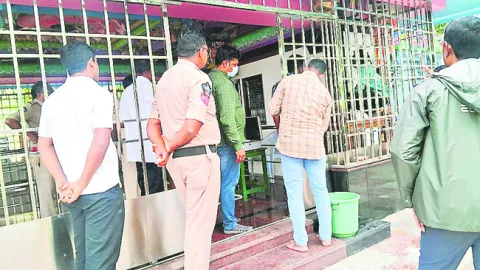 ముక్తేశ్వరస్వామి ఆలయంలో చోరీ 