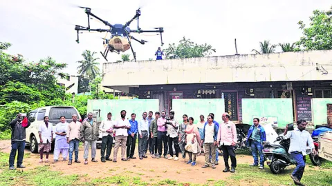 డ్రోన్లతో మలేరియా మందు పిచికారీ 