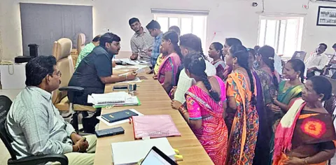 త్వరితగతిన సమస్యలు పరిష్కరించాలి
