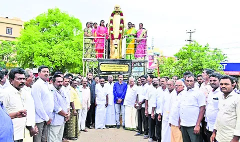 వైఎస్సార్‌సీపీ కార్యకర్తల్ని వేధించొద్దు 