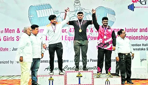 పవర్‌ లిఫ్టింగ్‌ పోటీల్లో జాతీయస్థాయిలో ప్రథమం 