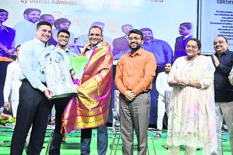 సమష్టి కృషితోనే విజయం సాధించాం