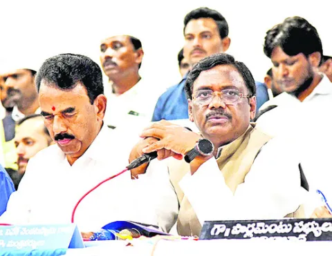 కమిట్‌మెంట్‌తో పనిచేయాలి