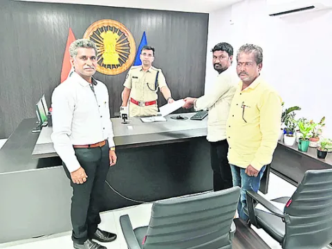 లంకెలపాలెం జంక్షన్‌లో ప్రమాదాలు నివారించండి 