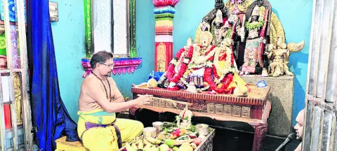 రామయ్యకు  ముత్తంగి అలంకరణ